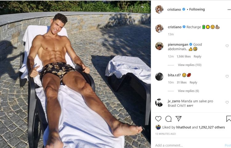 Голый Криштиано Роналду