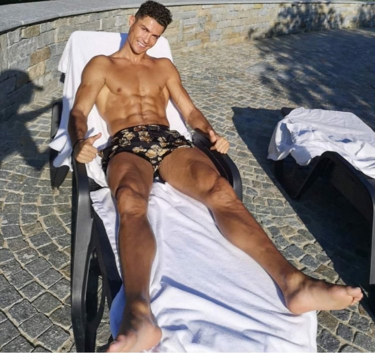 Роналдо Криштиану голый