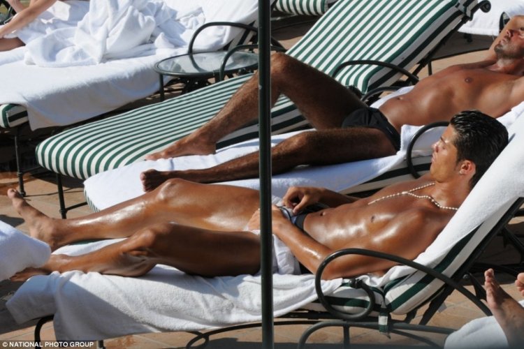 Голый Кристиано Роналду