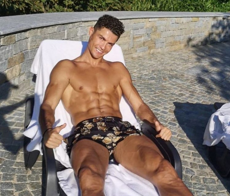 Роналдо Криштиану голый