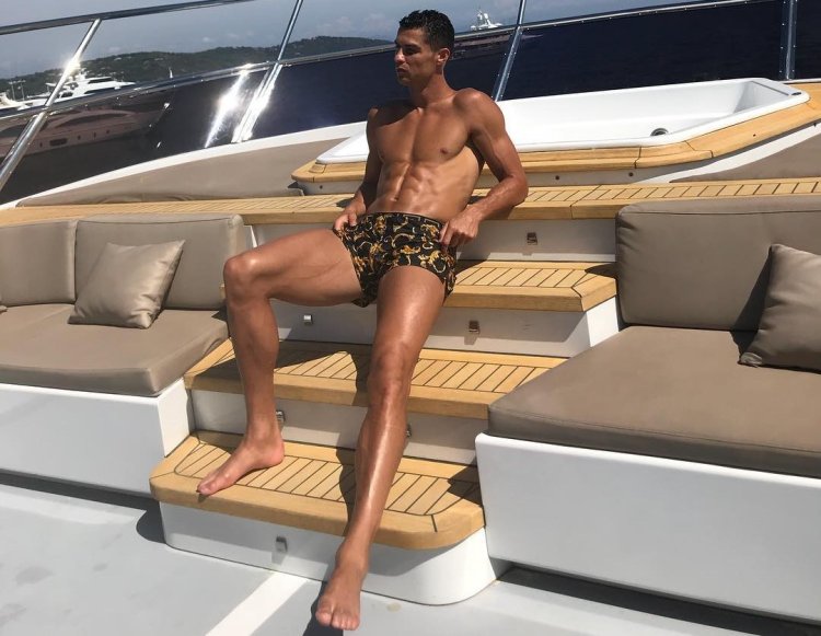 Криштиану Роналду торс 2021