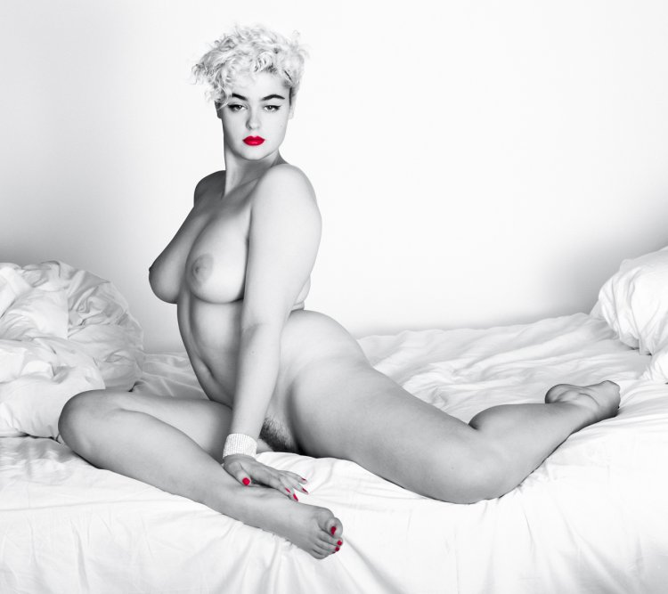 Stefania Ferrario пышная красота