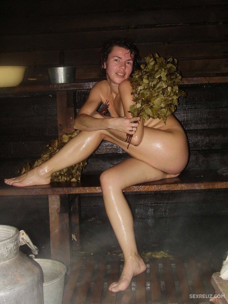 Голые девки в деревенской бане