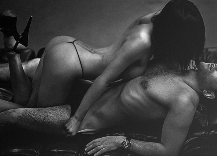 Блондинку в чулках в два члена