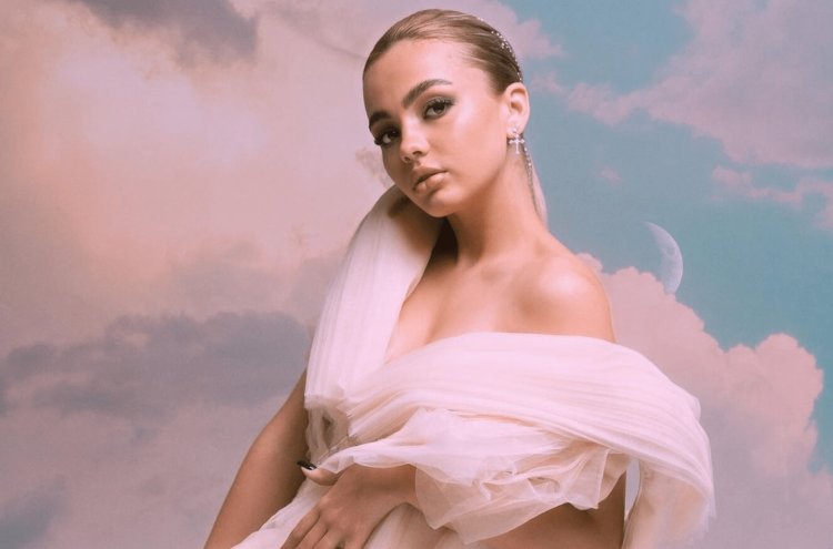 Голая певица инстасамка