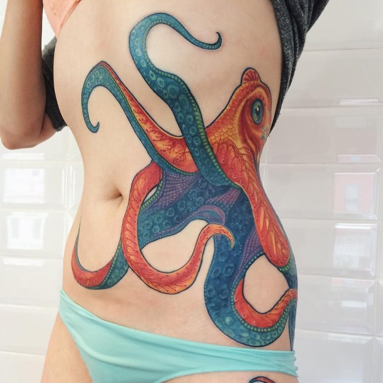 Тату осьминог с трезубцем