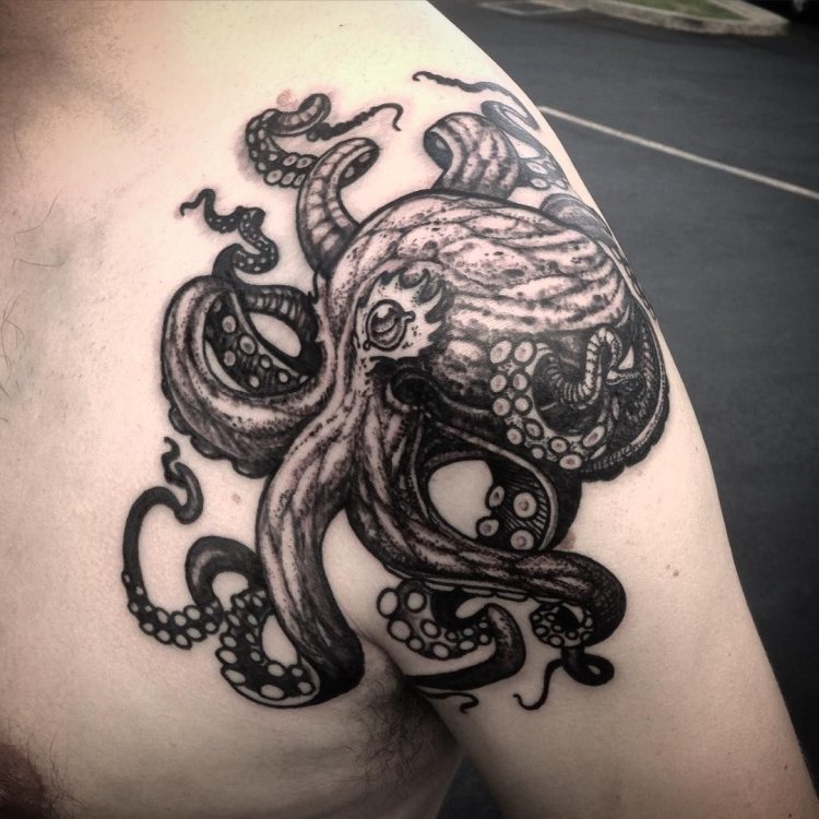 Тату Кракен на попе