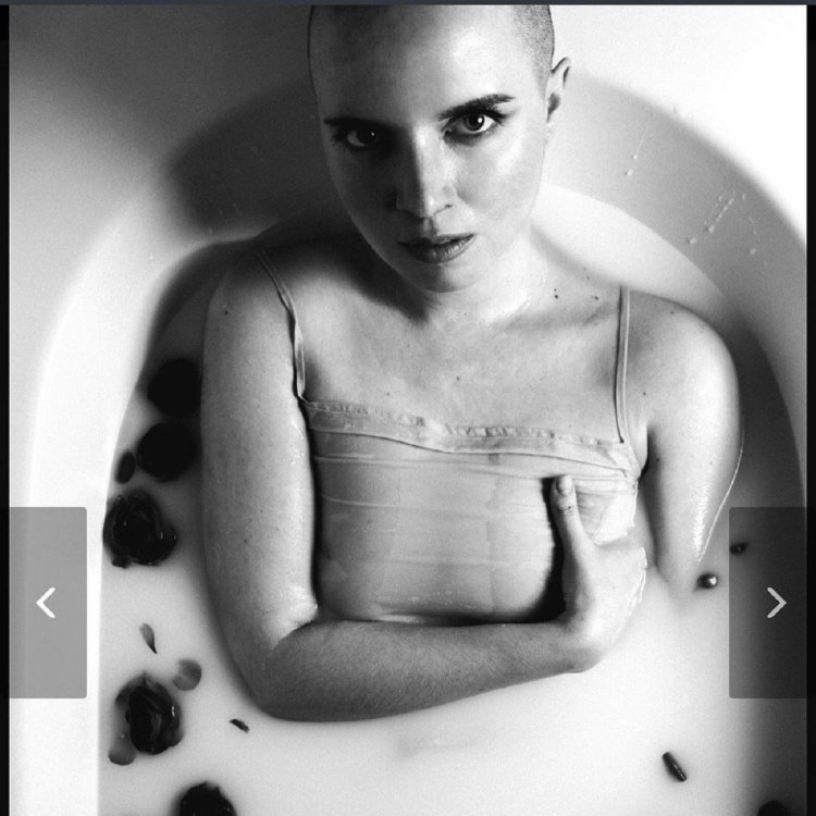 Янина соколова лысая