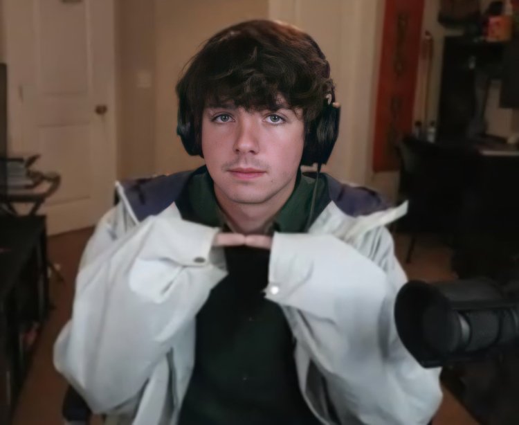 Карл Джейкобс показывает сердечко