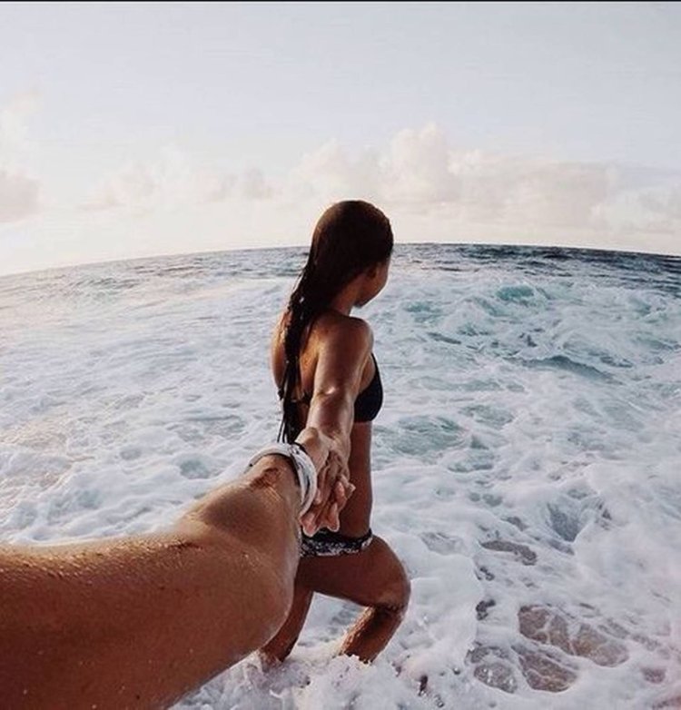 Алессандра Амбросио в купальнике