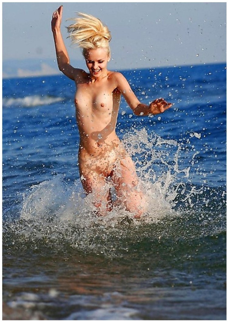 Ирина Шейк топлесс