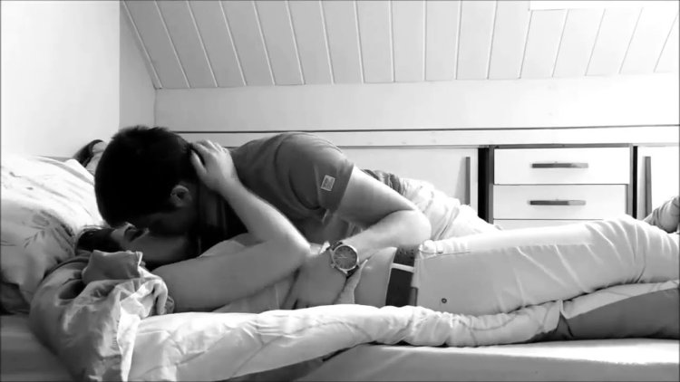 Мужчина и женщина в постели