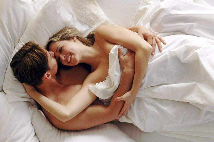 Мужчина и женщина в постель