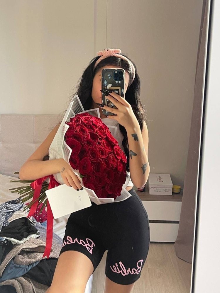 Амина тендерлибае в платье