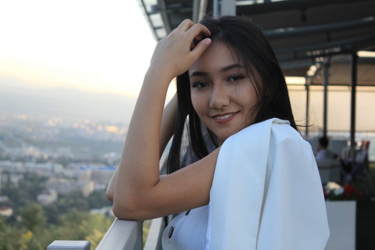 Красивая девушка казашка