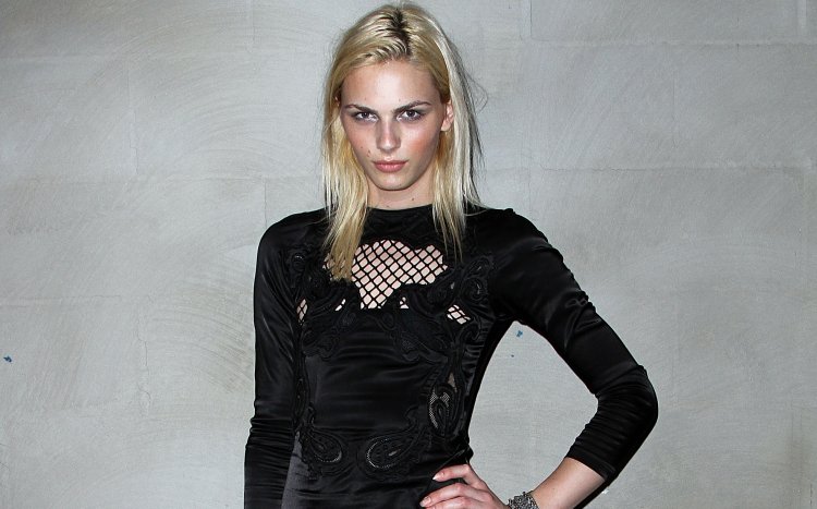 Андрей Пежич в белье