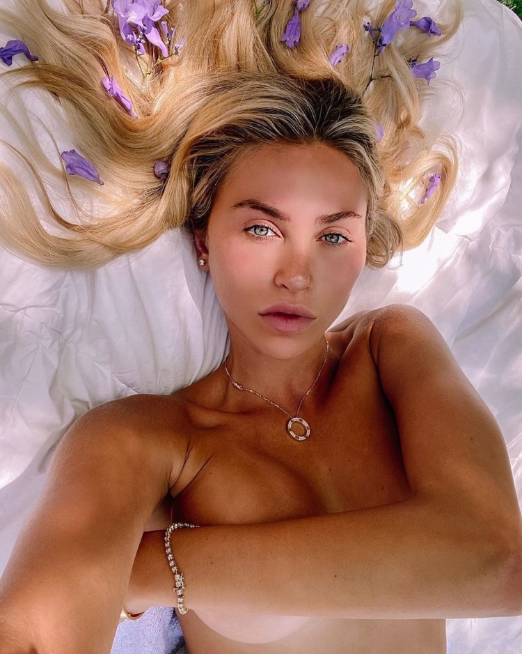 Хлоя Морец мастурбация в душе