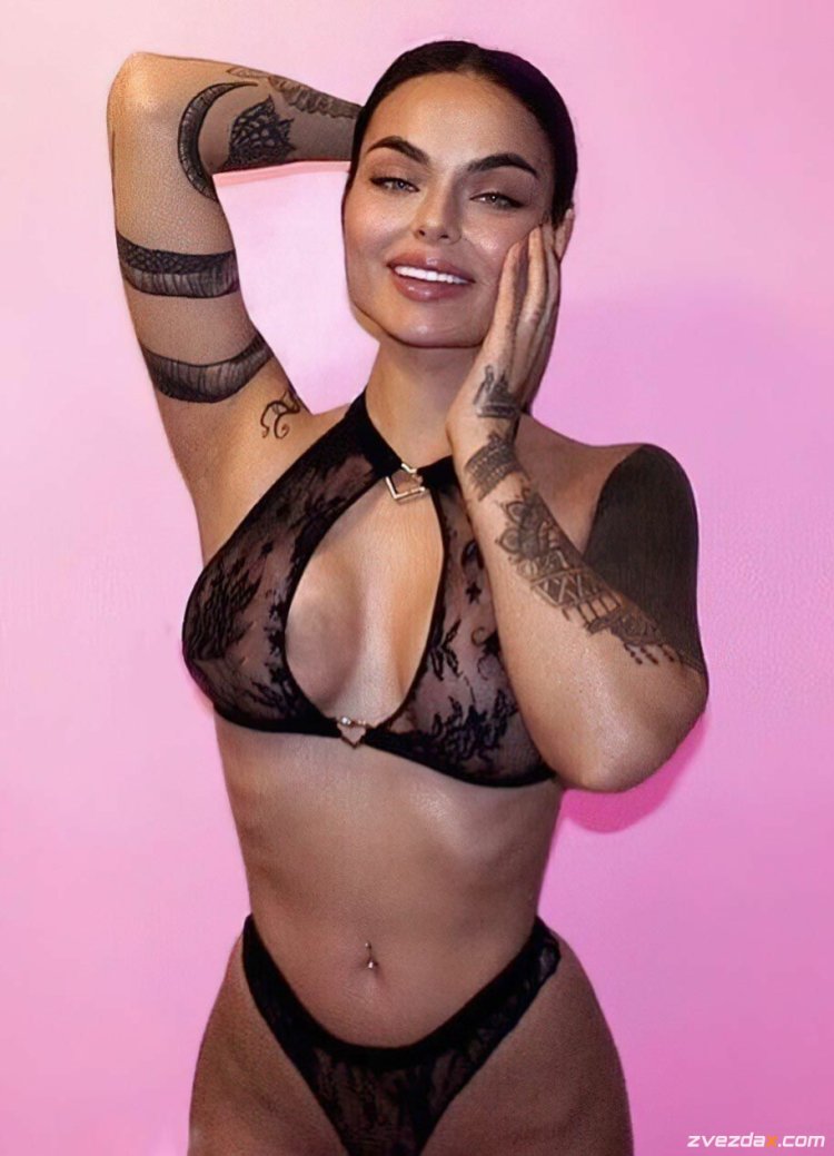 Камилла Бернал горячие