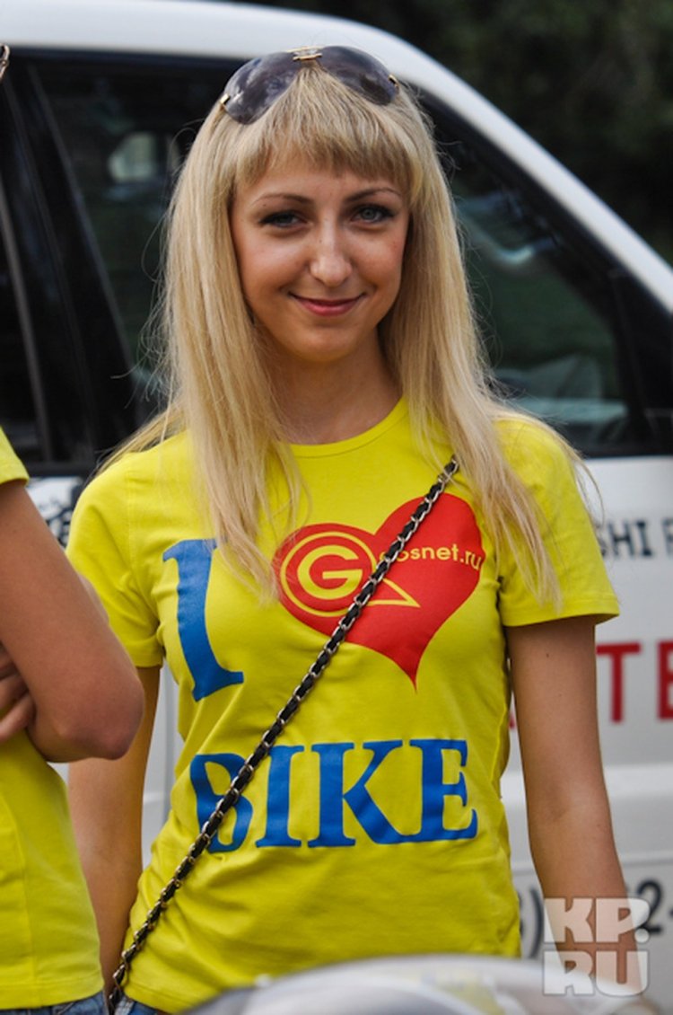 Девочки на трассе зимой