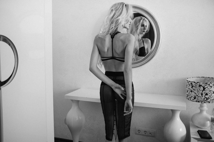 Распутная брюнетка частное