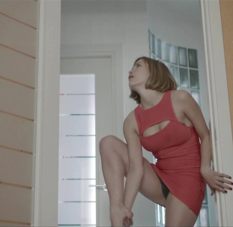 Лукерья Ильяшенко сладкая жизнь gif