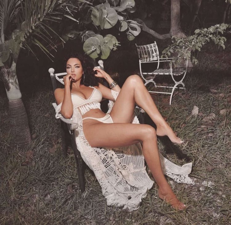 Натали Старынкевич ноги