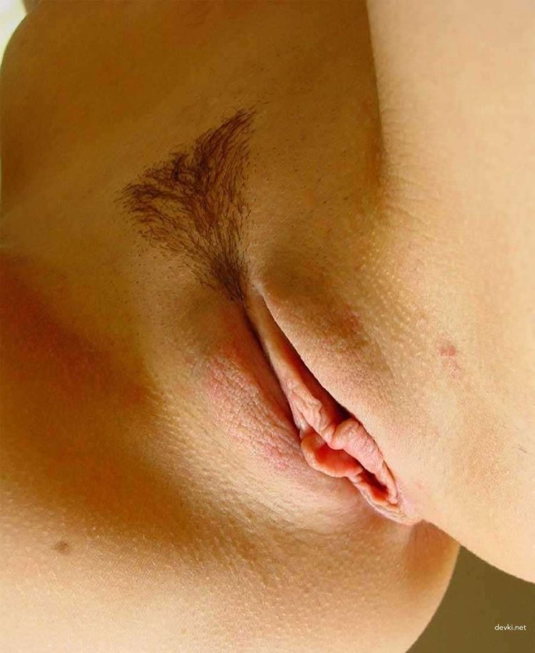 Девушки без трусиков с интимной стрижкой