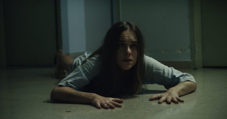 Осматривают труп в морге