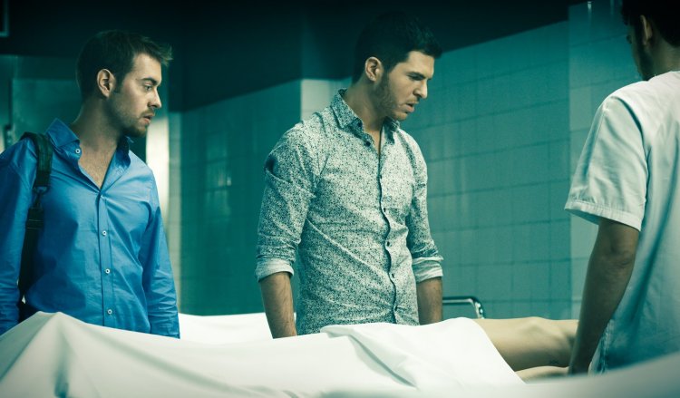 Мертвая женщина в постели