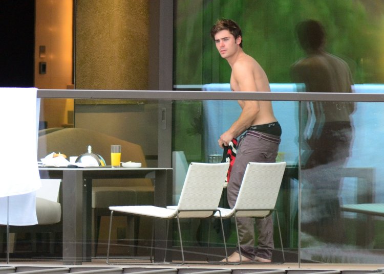 Зак Эфрон голый голый голый