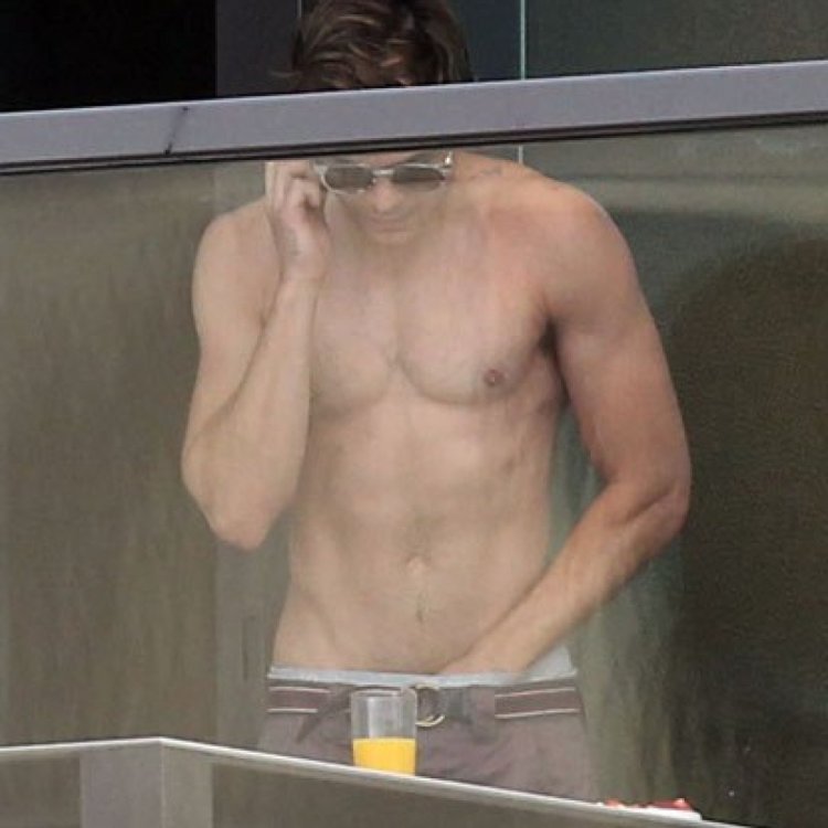 Зак Эфрон член