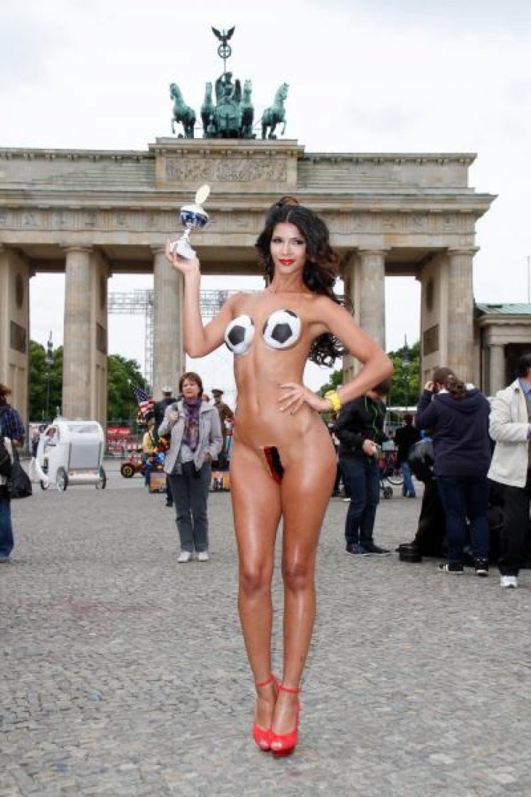 Микаэла Шефер голая 2017