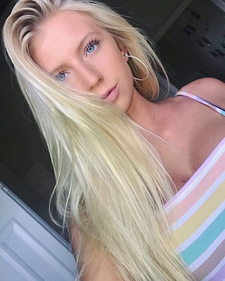 Модель Алексис Кларк