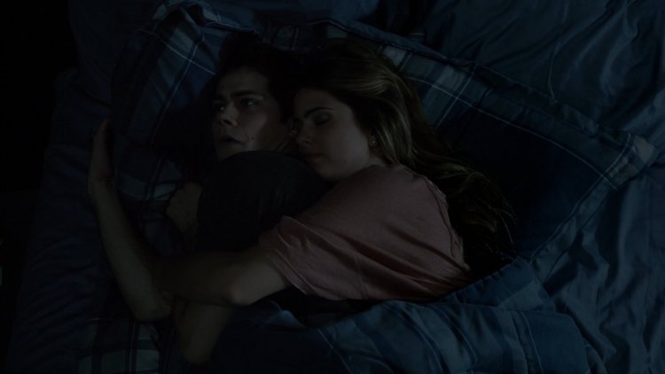 Брюнетка и волк