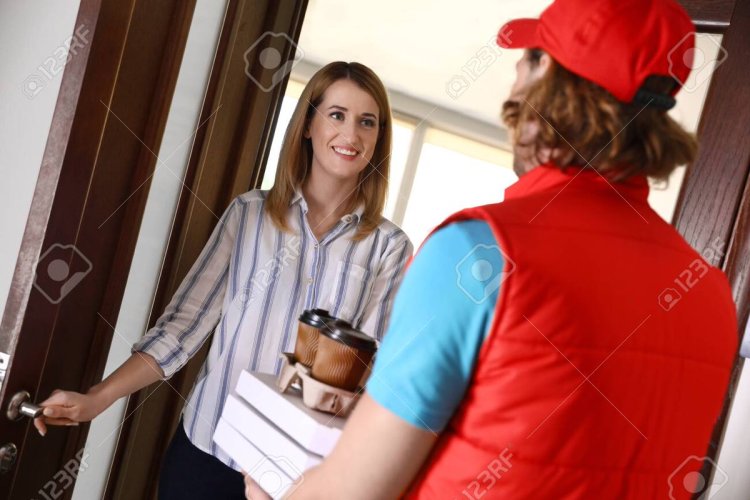 Курьер в Нижнем белье