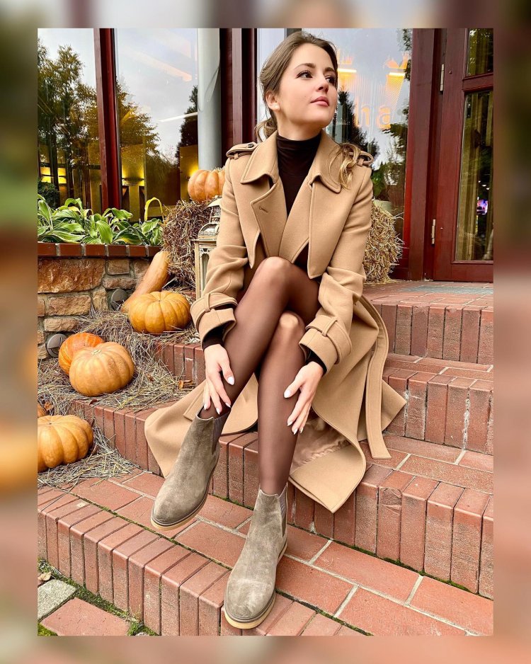 Анна Михайловская feet