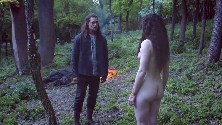 Милли Брэйди грудь