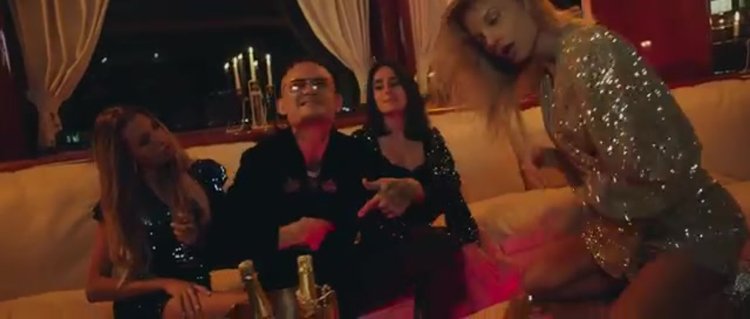 Мари Краймбрери в купальнике