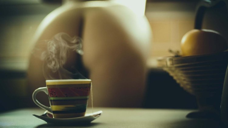 Утренний кофе и сиськи ню