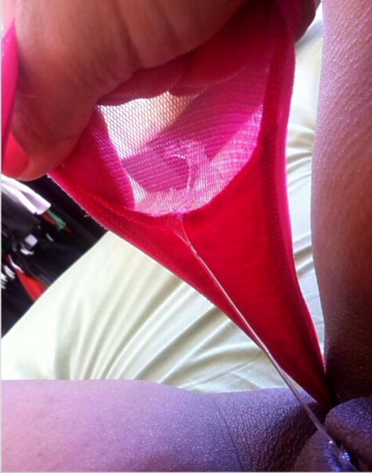 Текущая писечка в трусиках