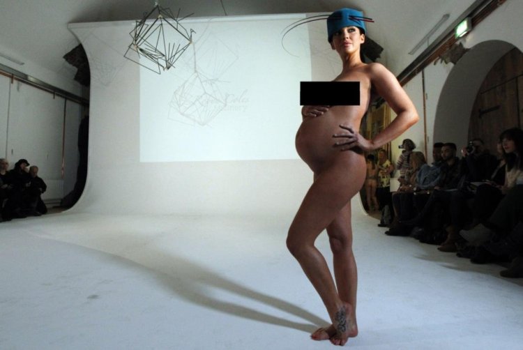 Показ эротического белья