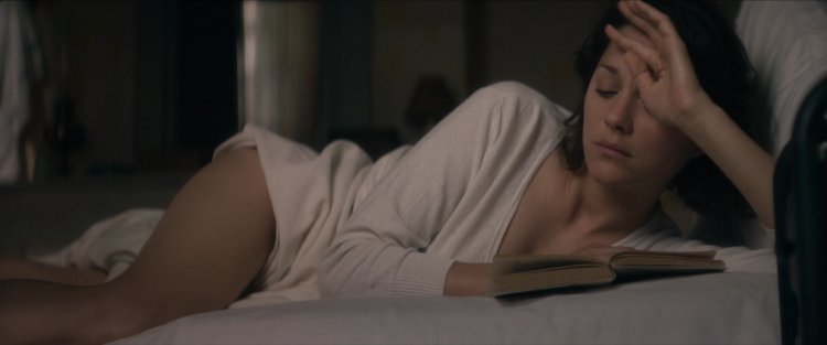 Марион Котийяр в белье