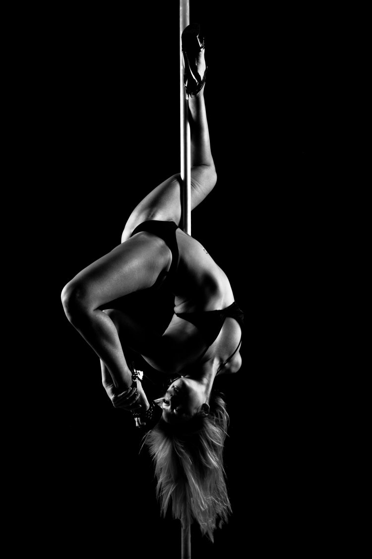 Позы для фотосессии на пилоне