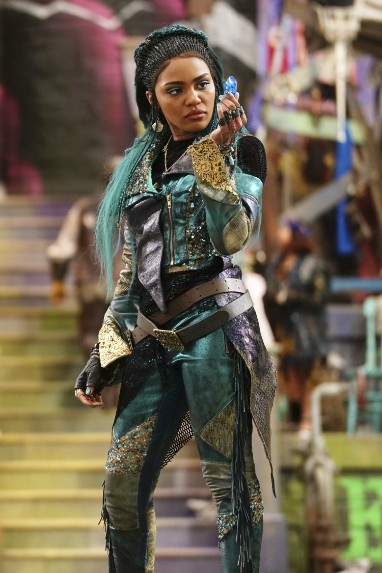 Чайна Энн МАККЛЕЙН В полный рост