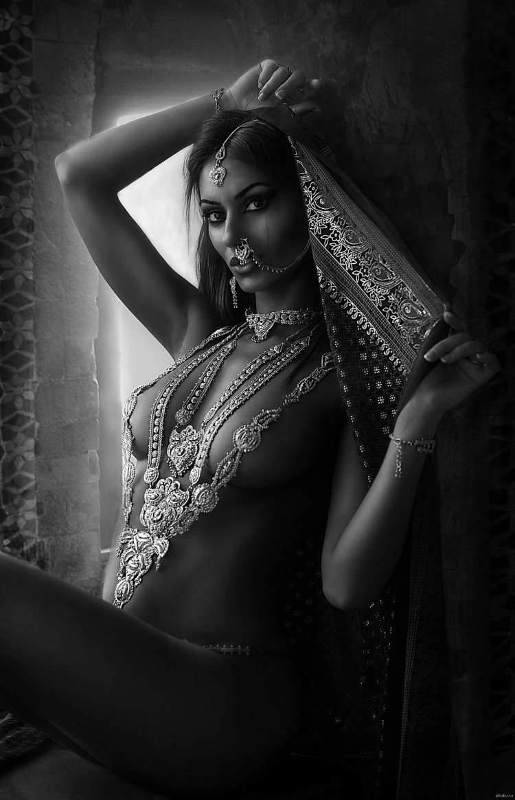 Индианка Санни Леоне ню