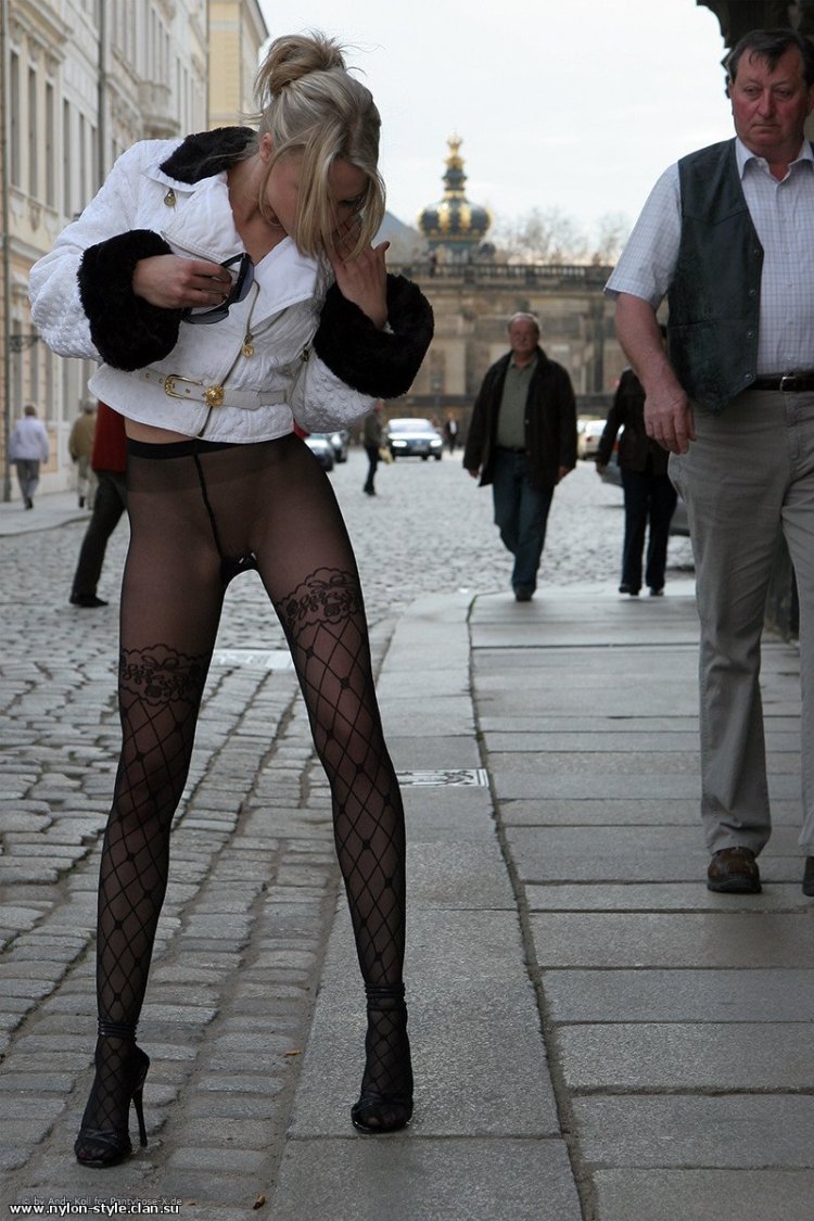 Русские брюнетки в чулках