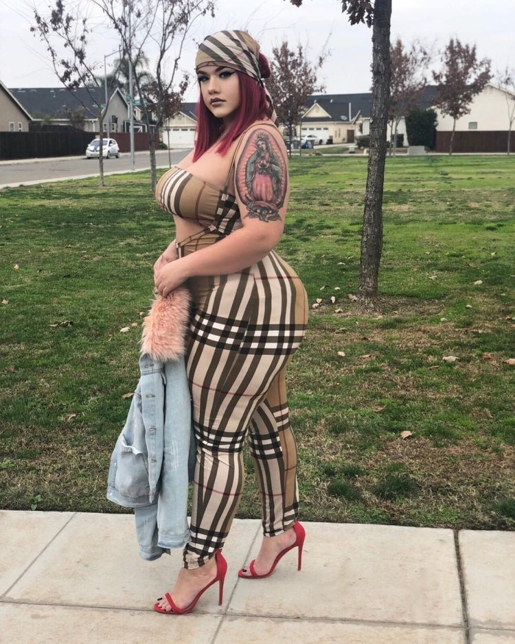 Стефани Гонсалес голая