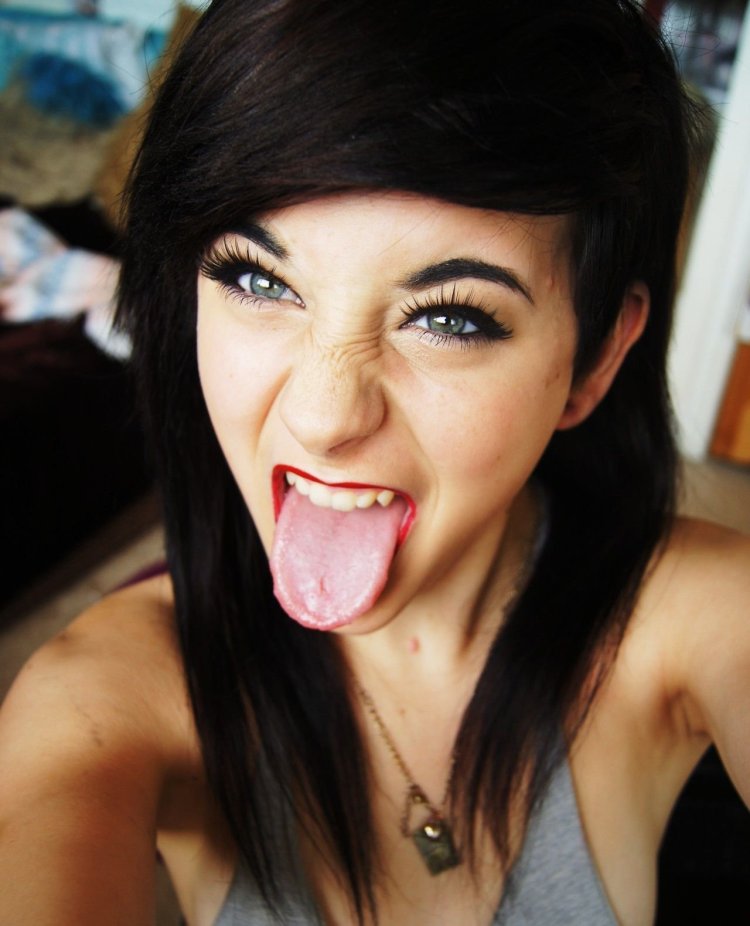 Красивые девушки с открытым ртом