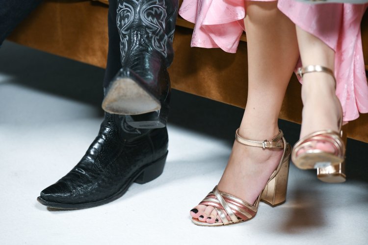 Оливия Кук ступни