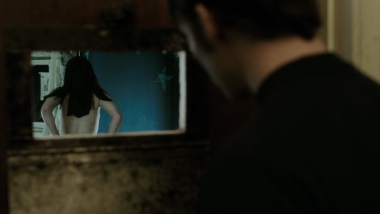 Оливия Кук попа